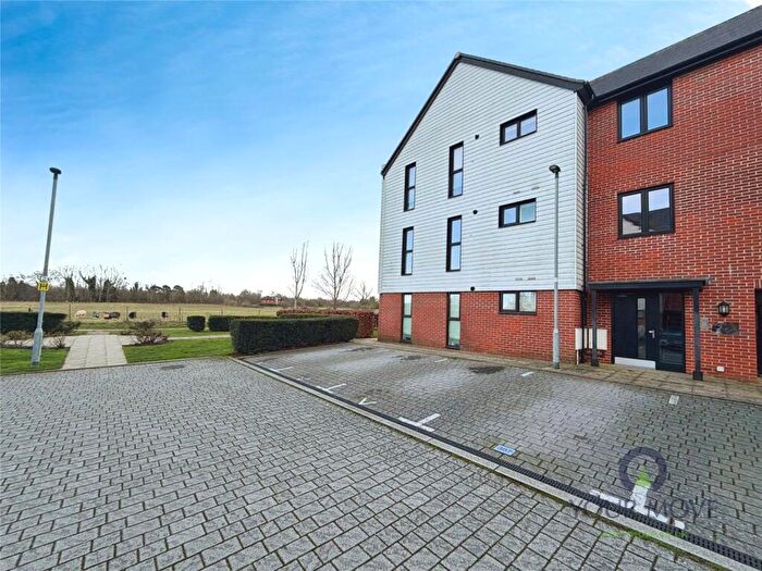 2 Bedroom Flat For Sale In Malpass Drive, Leybourne, West Malling, Kent, ME19