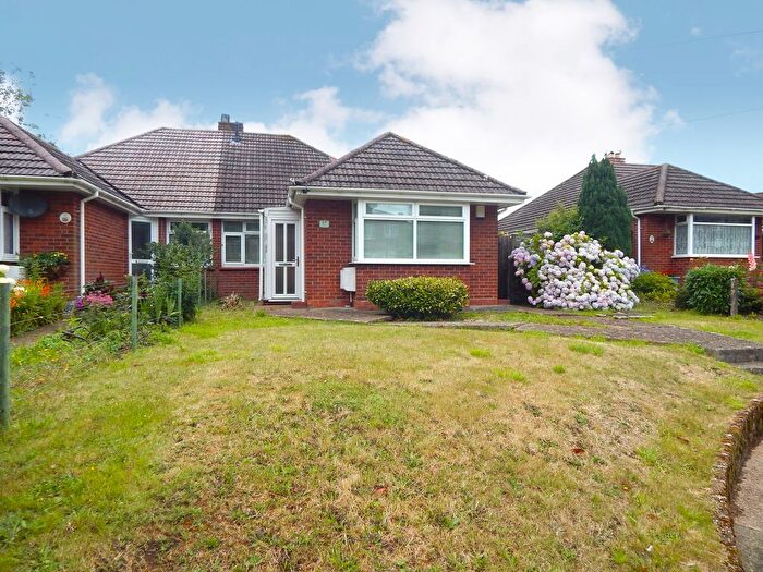 3 Bedroom Semi-Detached Bungalow For Sale In Staplers Road, Newport, PO30