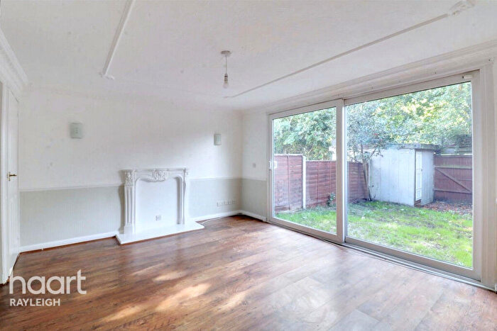 3 Bedroom End Of Terrace House To Rent In Merricks Lane, Basildon, SS16