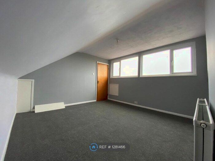 4 Bedroom Semi-Detached House To Rent In Dartford, Dartford DA2