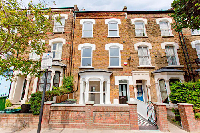 3 Bedroom Maisonette To Rent In Evershot Road, London, N4