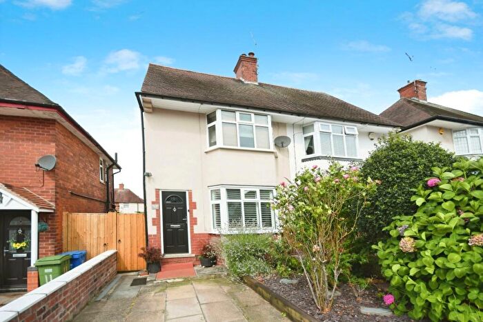 2 Bedroom Semi-Detached House For Sale In Brookbank Avenue, Brockwell, Chesterfield, S40