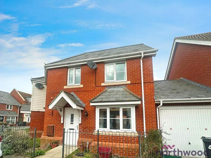 2 Bedroom Link Detached House To Rent In Peake Avenue, Frinton-on-Sea, CO13