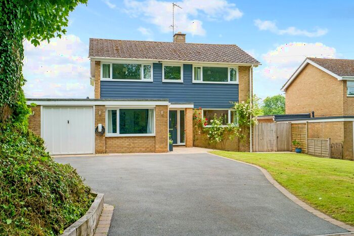 4 Bedroom Detached House For Sale In Farnborough, Banbury, Oxfordshire, OX17