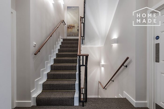 Studio To Rent In Warwick Road, London, SW5