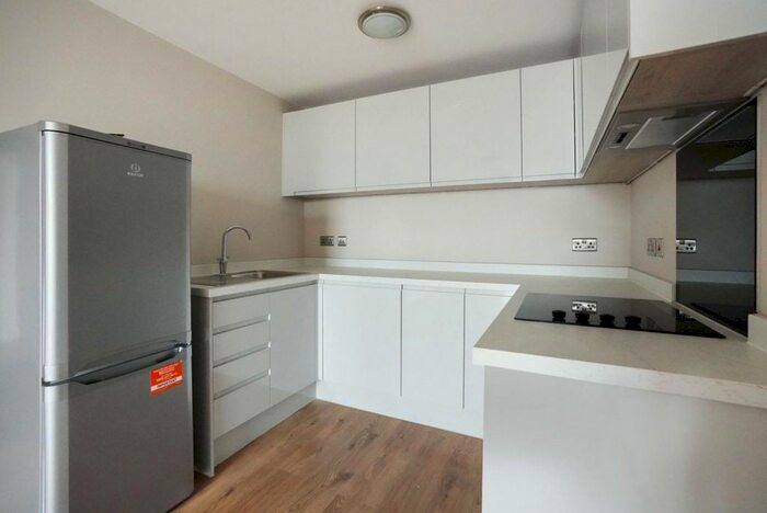 2 Bedroom Flat To Rent In Quay Central, Jesse Hartley Way, Liverpool, L3