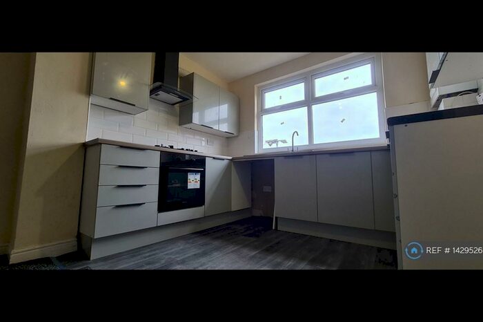 4 Bedroom Terraced House To Rent In Spring Place, Bradford, BD7