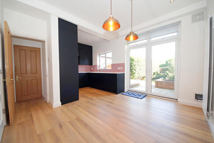 3 Bedroom Terraced House To Rent In Wellington Road, EN1