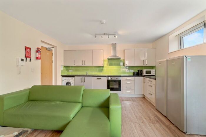 5 Bedroom Flat To Rent In Houndiscombe Road, Plymouth, Devon, PL4