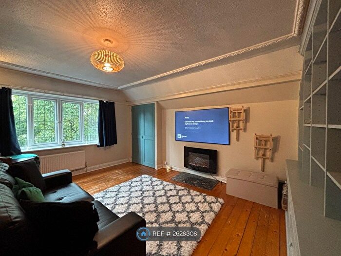 2 Bedroom Flat To Rent In North Grange Road, Leeds, LS6