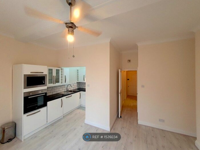1 Bedroom Flat To Rent In St. James Apartments, London, E17