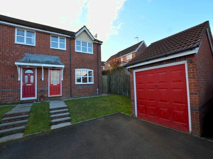 3 Bedroom Property To Rent In Cwrt Y Coed, Blackwood, NP12