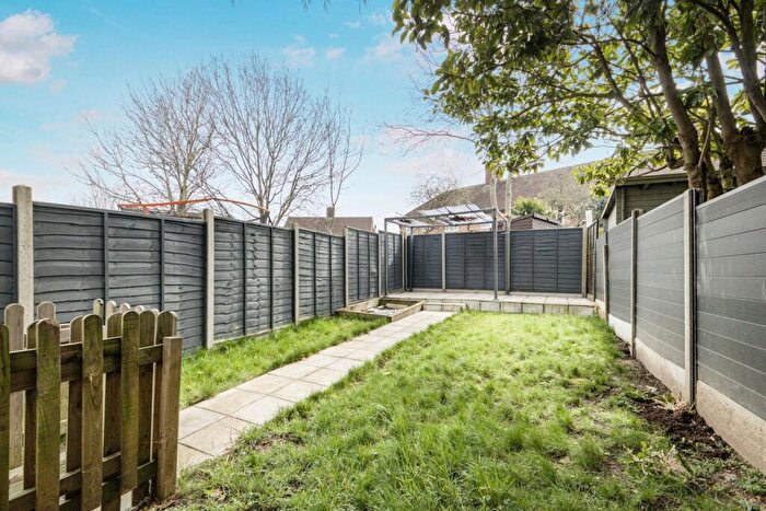 2 Bedroom Flat To Rent In Lambarde Avenue London, SE9