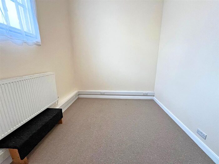 2 Bedroom Flat To Rent In Cornwallis Terrace, Hastings, TN34