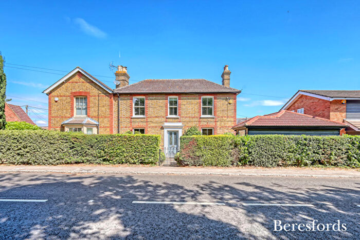 3 Bedroom Semi-Detached House For Sale In Ongar Road, Writtle, CM1