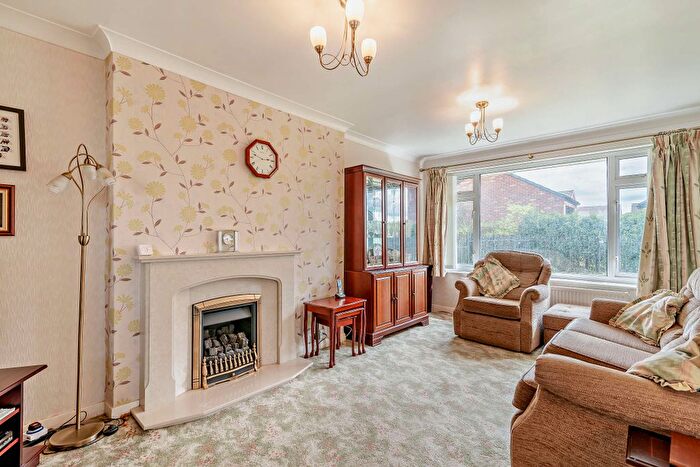 2 Bedroom Semi-detached House For Sale In Wharfedale Rise, Tingley, West Yorkshire, WF3