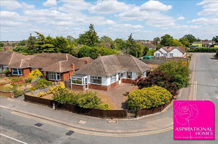 2 Bedroom Detached Bungalow For Sale In Hall Avenue, Rushden, Northamptonshire, NN10