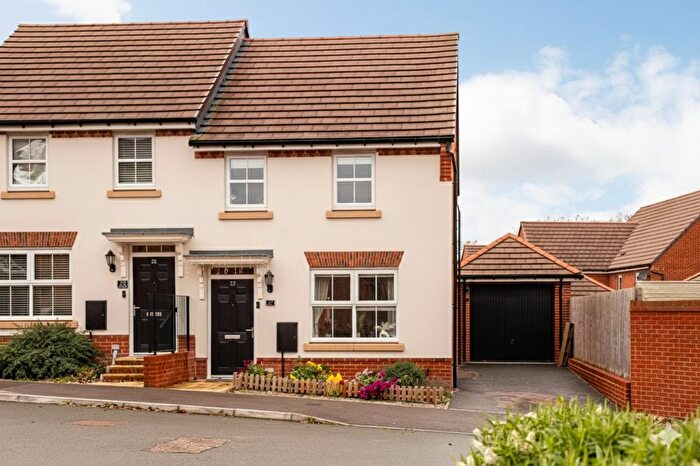 3 Bedroom Semi Detached House For Sale In Durnells, Didcot, OX11