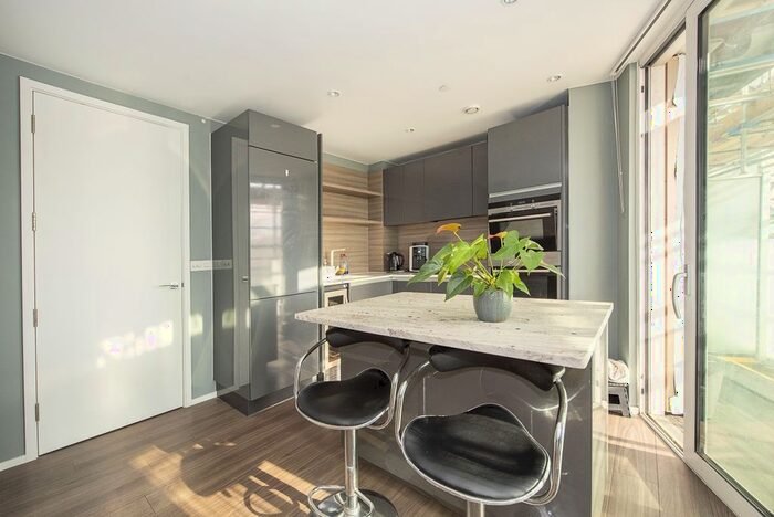 2 Bedroom Flat To Rent In Buckhold Road, London, SW18