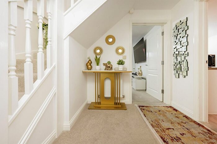 5 Bedroom Detached House For Sale In Corncroft Leys, Houghton Conquest, Bedford, MK45