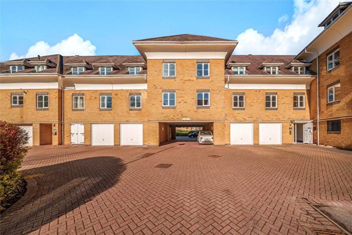 2 Bedroom Apartment To Rent In Woking, Surrey, GU21