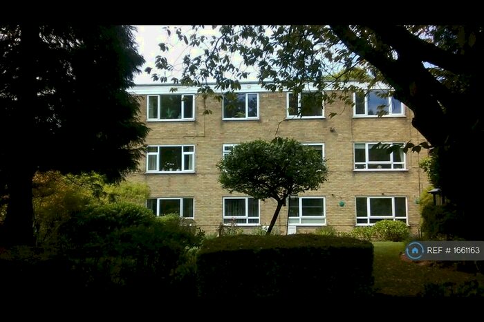 2 Bedroom Flat To Rent In Cookridge, Leeds, LS16