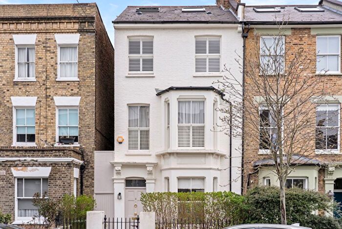 5 Bedroom Semi-Detached House For Sale In Warbeck Road, London, W12