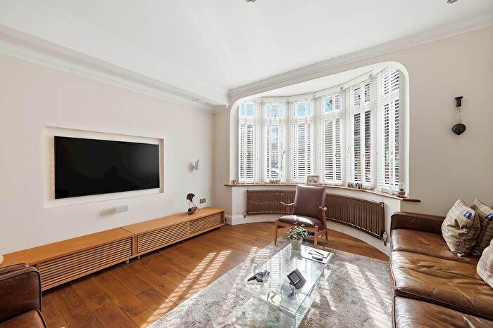 3 Bedroom Semi Detached House For Sale In Manor Road, Barking, IG11