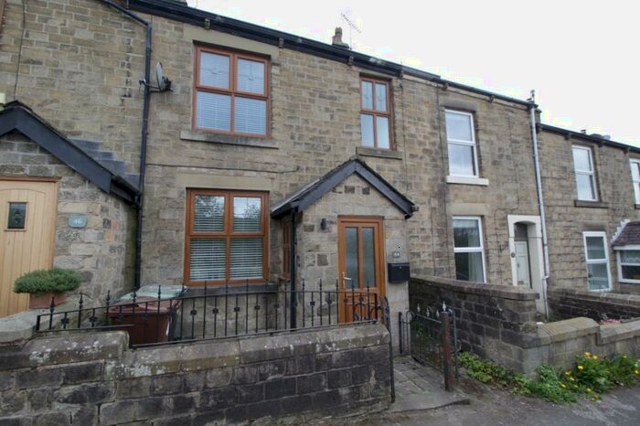3 Bedroom Terraced House For Sale In Chunal Lane, Glossop, SK13