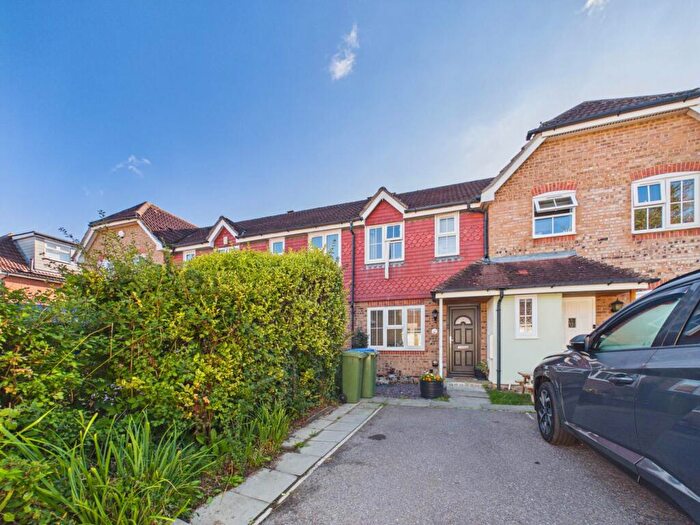 2 Bedroom End Of Terrace House To Rent In Ropeland Way, Horsham, RH12