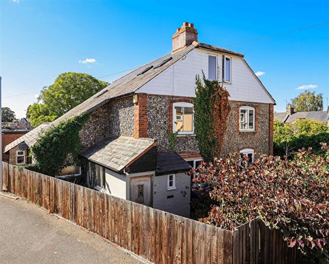 3 Bedroom Semi-Detached House For Sale In Queen Street, Newmarket, CB8