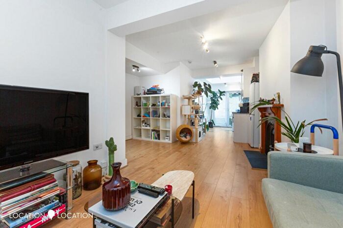 2 Bedroom Flat To Rent In Farleigh Road, London, N16