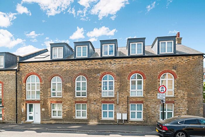 4 Bedroom Flat For Sale In Baptist Court, North Road, TW8