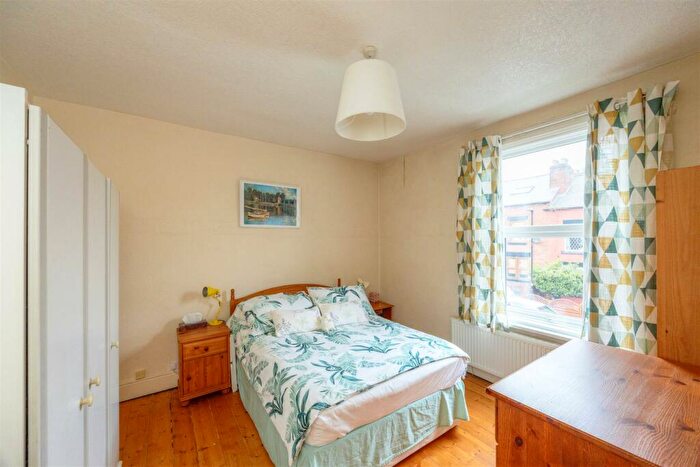 3 Bedroom Terraced House For Sale In Victor Street, Sheffield, S6