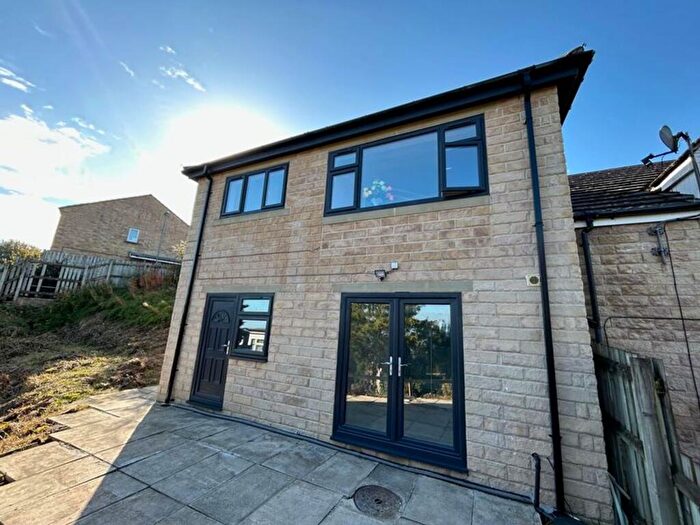 2 Bedroom Flat To Rent In Ascot Drive, Bradford, BD7