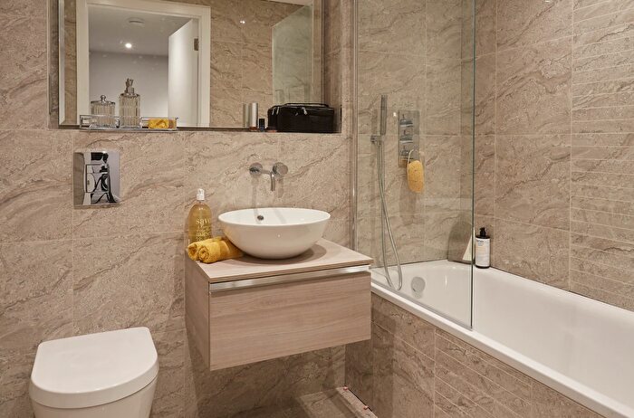 2 Bedroom Apartment To Rent In Abbott House, Griffiths Way, St Albans, AL1