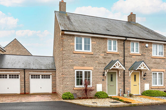 3 Bedroom Semi Detached House For Sale In Angelica Drive, Lyde Green, BS16