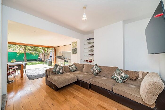 4 Bedroom Terraced House For Sale In Albert Square, Stratford, London, E15