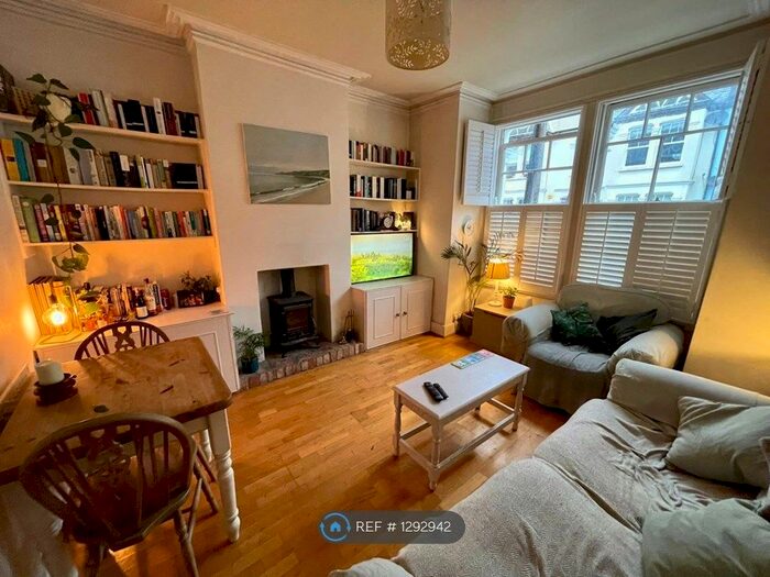 2 Bedroom Flat To Rent In Treport Street, London SW18