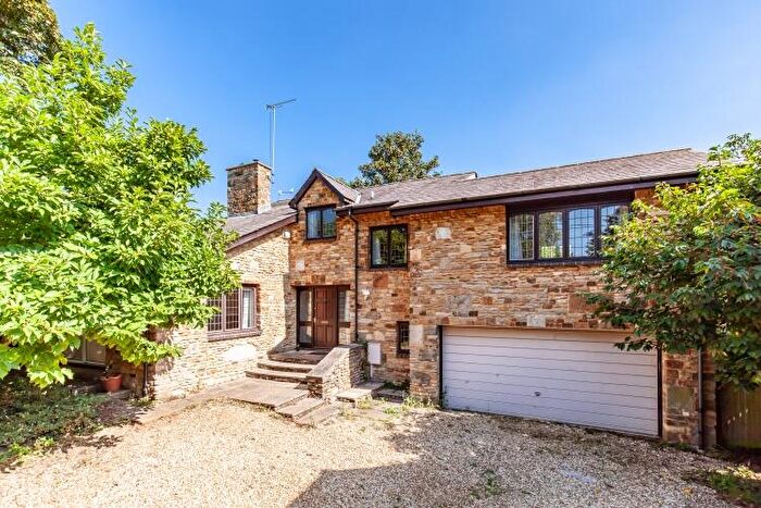4 Bedroom Detached House To Rent In Brackley Road, Croughton, NN13
