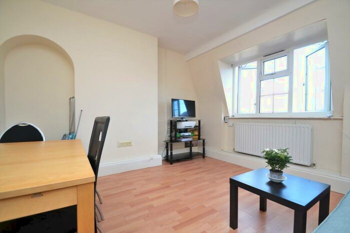 3 Bedroom Flat To Rent In Gilton Road Catford, SE6
