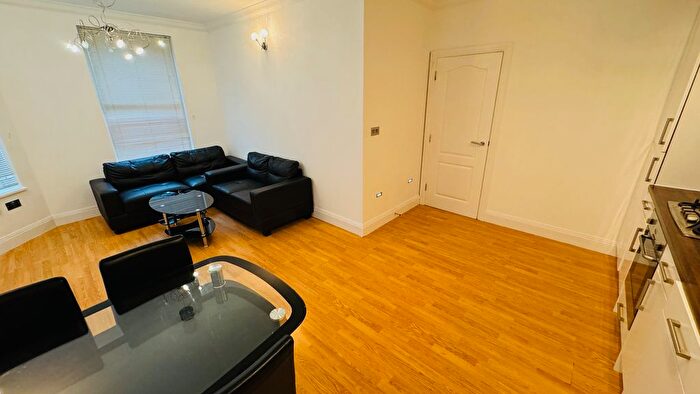 2 Bedroom Flat To Rent In Meyrick Road, London, SW11
