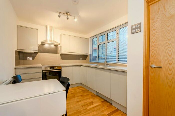 3 Bedroom Flat To Rent In Carnarvon Road, Stratford, London, E15