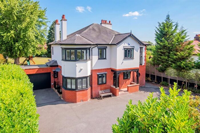 5 Bedroom Detached House For Sale In Delahays Road, Hale, Altrincham, WA15