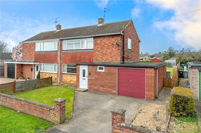 3 Bedroom Semi Detached House For Sale In Kingsway, Bourne, Lincolnshire, PE10