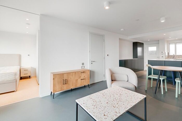 1 Bedroom Apartment To Rent In Balfron Tower, Poplar, E14