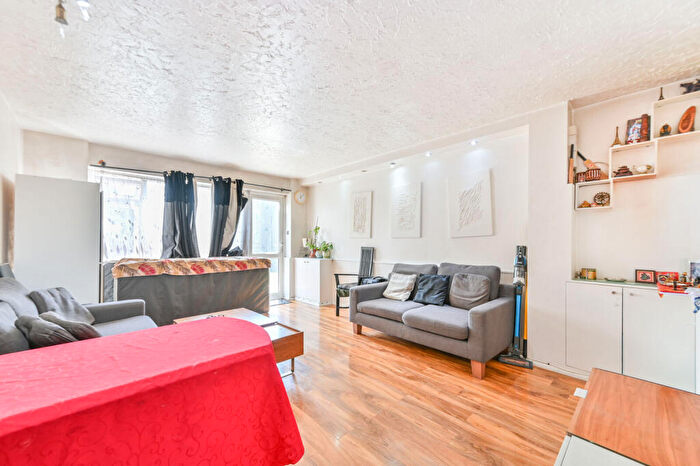 2 Bedroom Flat For Sale In Poplar Grove, Wembley Park, Wembley, HA9
