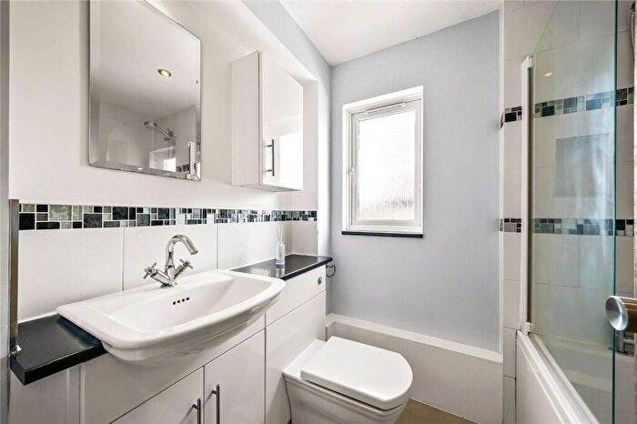 1 Bedroom Apartment For Sale In John Gooch Drive, Enfield, EN2