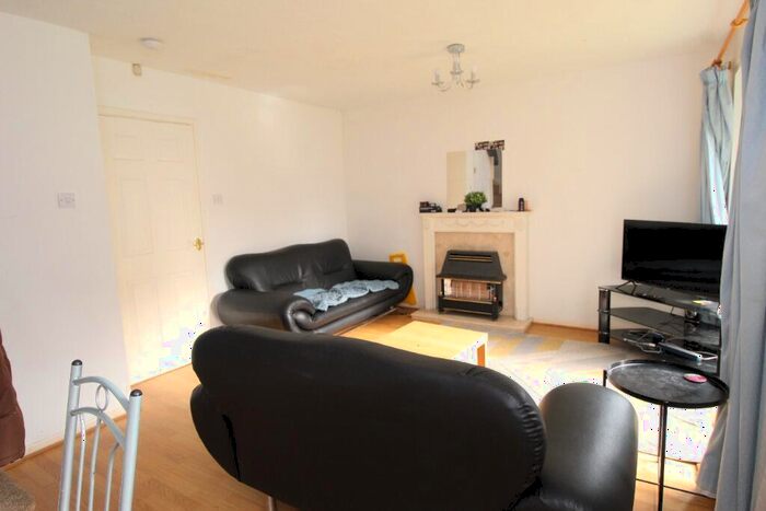 3 Bedroom Detached House To Rent In Falcon Close, Lenton, Nottingham, NG7