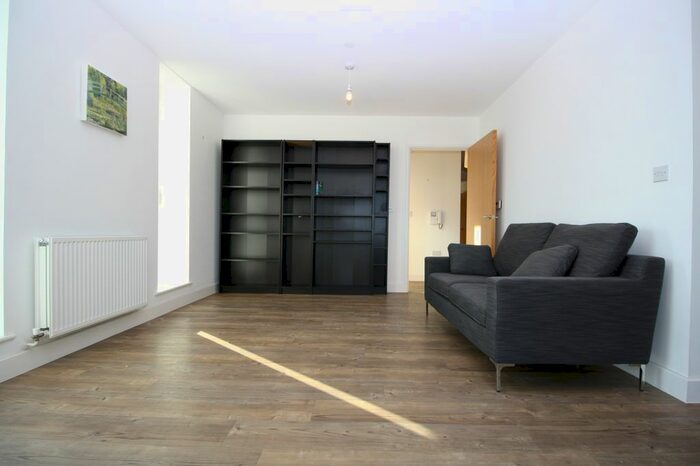 1 Bedroom Flat To Rent In Connaught Heights, Waterside Park, Royal Docks, E16